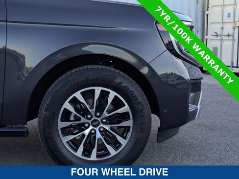 Certified 2025 Ford Expedition Max Platinum image 11