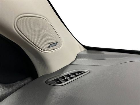 New 2025 Honda Pilot Elite image 31