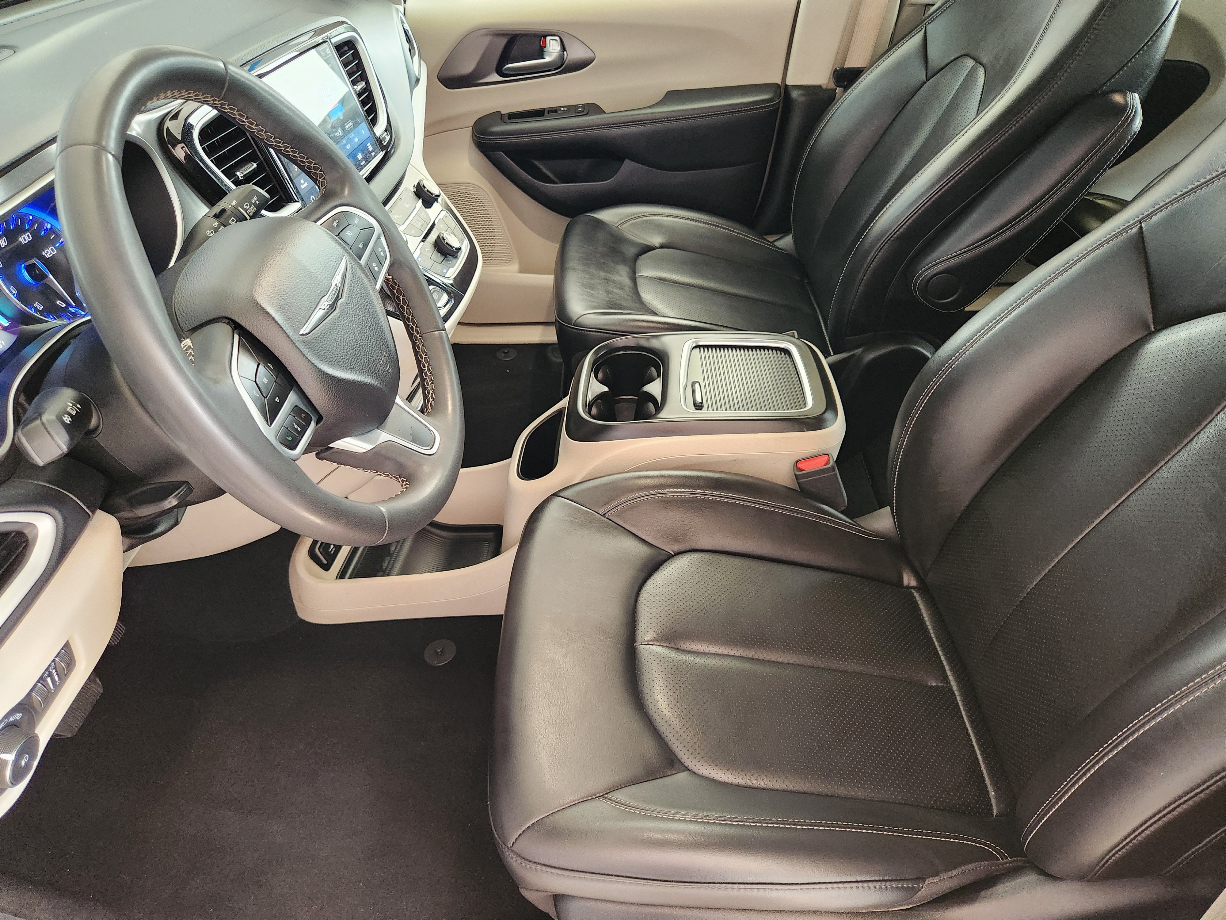 Used 2023 Chrysler Pacifica Touring-L FWD image 14