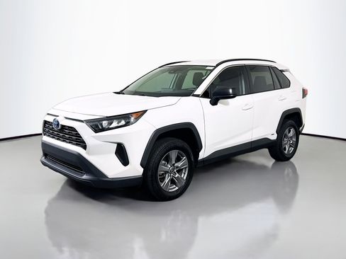 Used 2022 Toyota RAV4 LE image 4