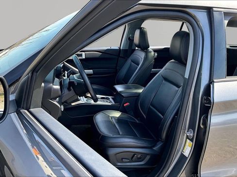 Used 2023 Ford Explorer XLT w/ Equipment Group 202A image 25