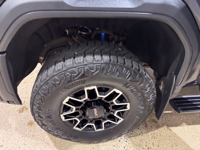 Used 2025 GMC Sierra 2500 AT4X AWD/4WD image 17