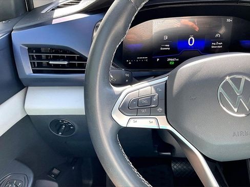 Certified 2022 Volkswagen Taos SE image 24