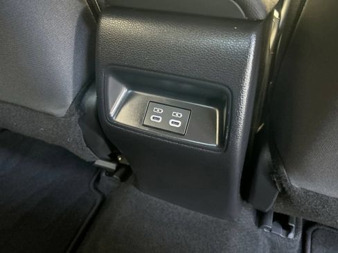 Used 2025 Toyota Corolla LE FWD image 31