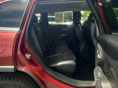 Used 2019 Jeep Cherokee Limited w/ Technology Group AWD/4WD image 18