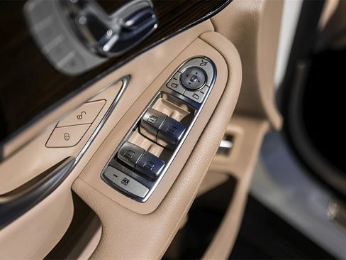 Used 2021 Mercedes-Benz GLC 300 image 27