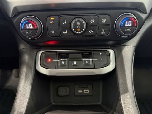 Used 2023 GMC Acadia SLT AWD/4WD image 18