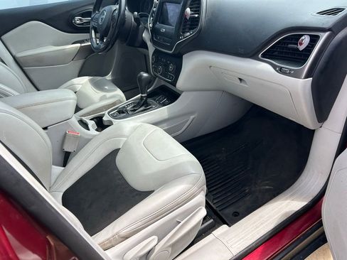 Used 2020 Jeep Cherokee Latitude Plus FWD image 3