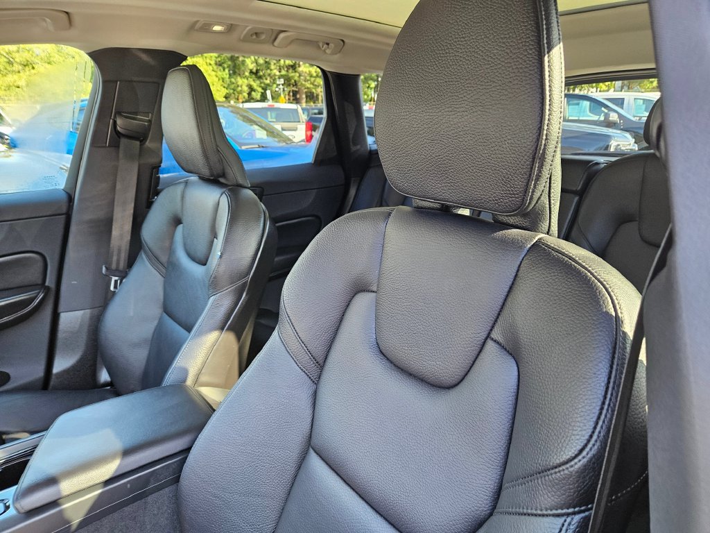 Used 2023 Volvo XC60 B5 Plus w/ Climate Package AWD/4WD image 19