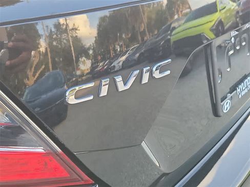 Used 2018 Honda Civic Touring image 7