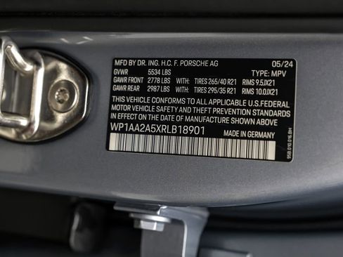Used 2024 Porsche Macan AWD/4WD image 60