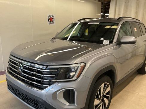 Used 2025 Volkswagen Atlas SE FWD image 1