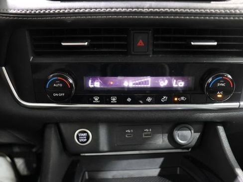 Certified 2023 Nissan Rogue SV FWD image 23