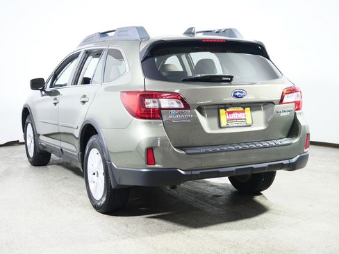 Used 2017 Subaru Outback 2.5i Premium image 5
