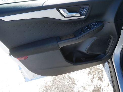 Certified 2020 Ford Escape SE image 11