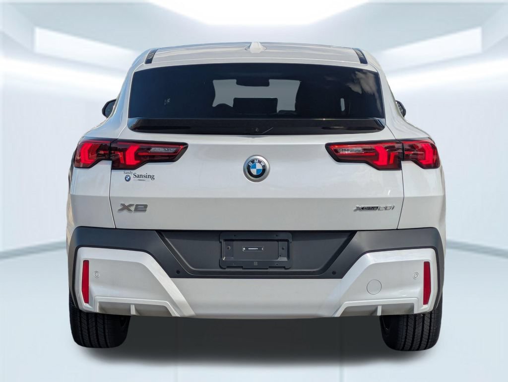 Used 2025 BMW X2 xDrive28i w/ Technology Package AWD/4WD image 4