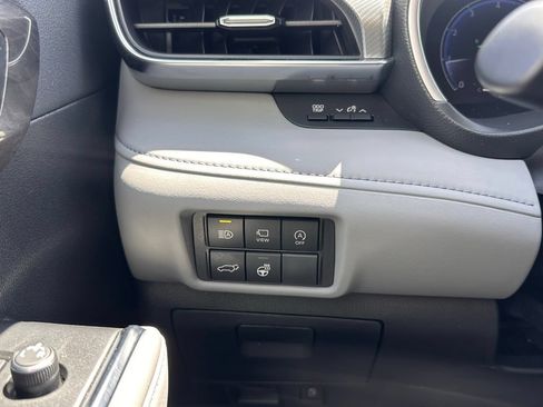 Used 2024 Toyota Highlander Platinum AWD/4WD image 32