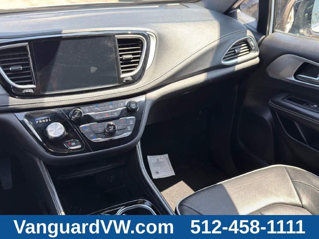 Used 2026 Chrysler Pacifica Limited FWD image 24
