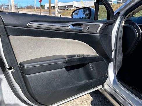 Used 2018 Ford Fusion S image 17