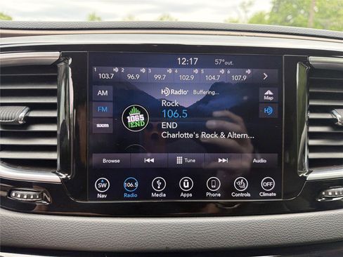 Used 2018 Chrysler Pacifica Touring-L Plus FWD image 5