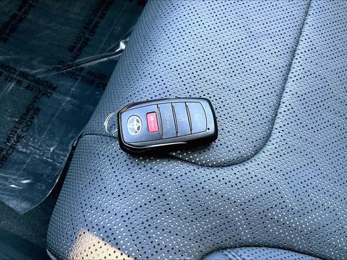 Used 2023 Toyota Tundra Limited image 14