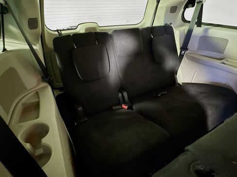 Used 2012 Dodge Grand Caravan SXT image 29