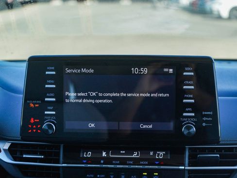 Used 2024 Toyota Sienna LE image 16