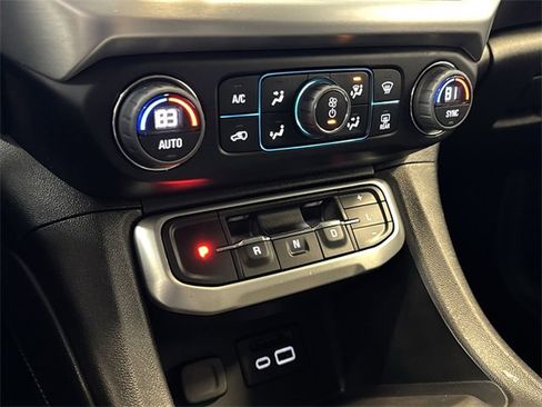 Certified 2023 GMC Acadia SLT image 21