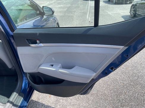 Used 2019 Hyundai Elantra SE FWD image 25