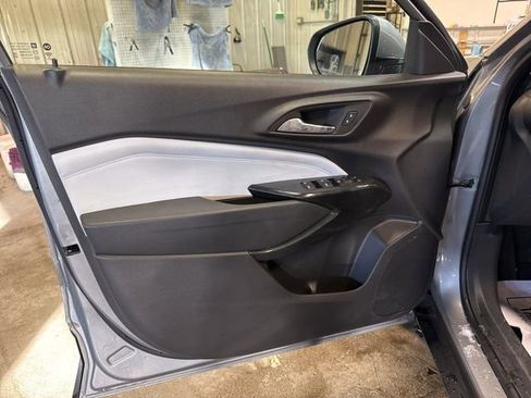 Used 2025 Chevrolet Trax LT image 13