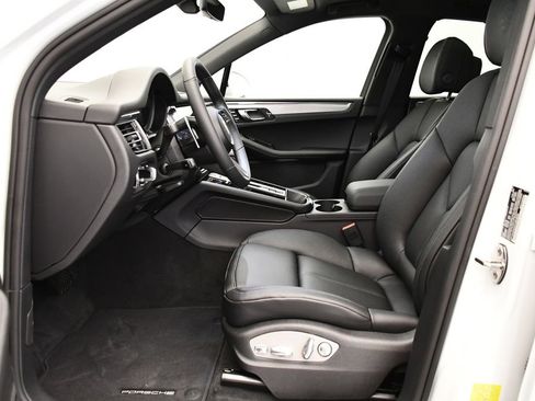 Certified 2026 Porsche Macan AWD/4WD image 41