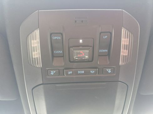 Used 2021 Toyota Highlander XSE image 32