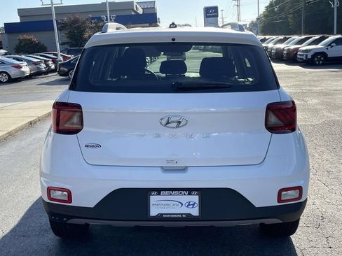 Certified 2025 Hyundai Venue SEL FWD image 6