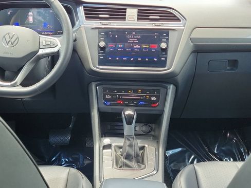 Used 2024 Volkswagen Tiguan SE FWD image 16