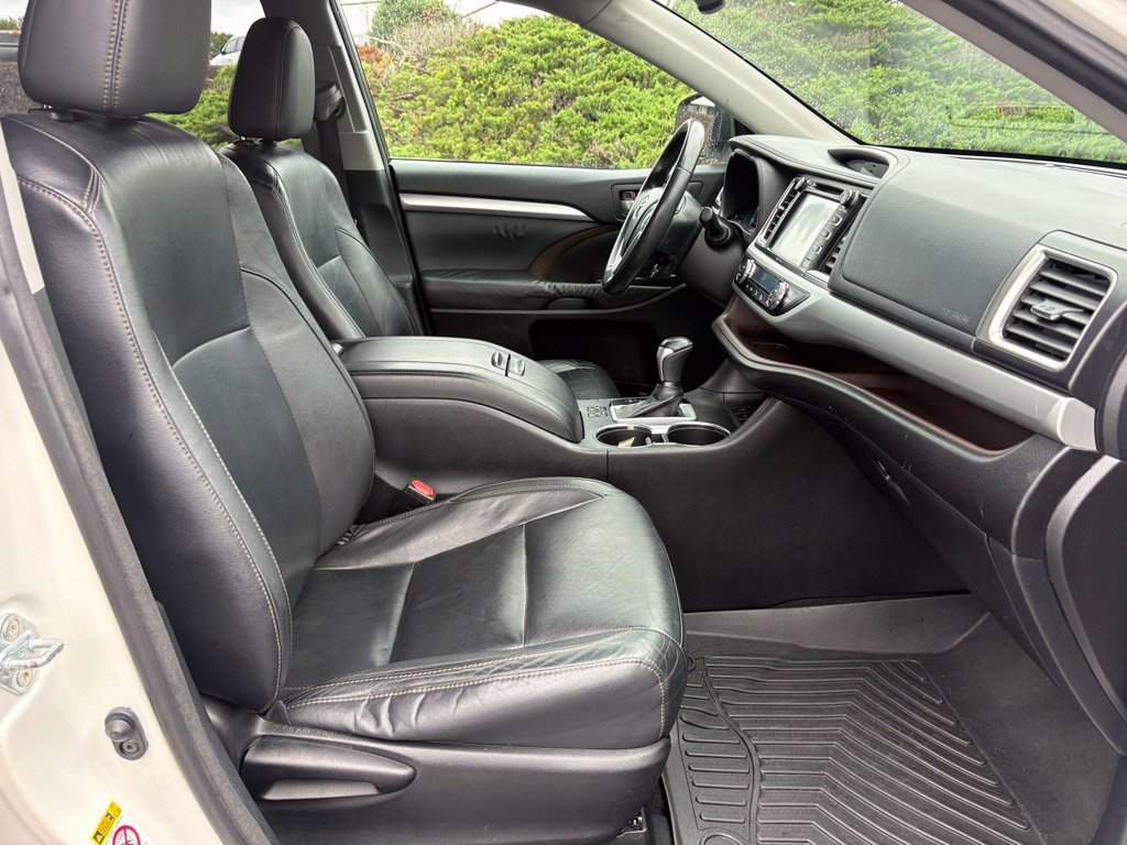 Used 2014 Toyota Highlander XLE FWD image 19