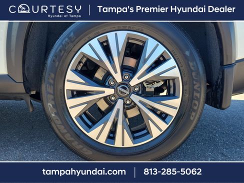 Used 2023 Nissan Rogue SV image 5