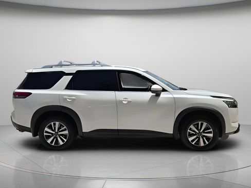 Used 2024 Nissan Pathfinder SL w/ Cargo Package FWD image 7