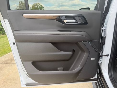 New 2026 Chevrolet Suburban High Country w/ Sun And Tow Package AWD/4WD image 14