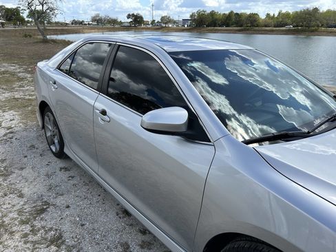 Used 2014 Toyota Camry SE w/ Moonroof Package image 12