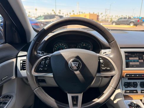Used 2015 Jaguar XF Premium RWD image 14