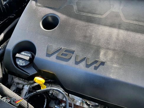 Used 2023 Chevrolet Traverse Premier w/ Redline Edition image 32