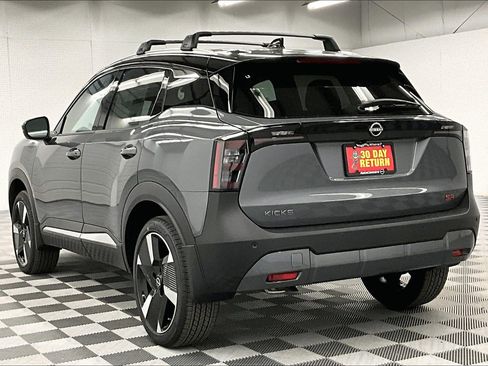 New 2025 Nissan Kicks SR w/ SR Premium Package FWD image 7