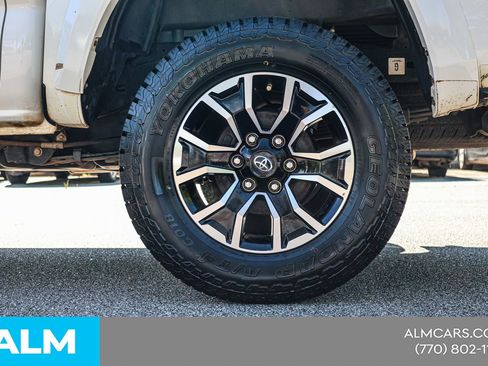 Used 2020 Toyota Tacoma TRD Sport AWD/4WD image 17