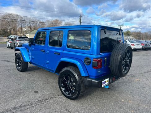 Used 2024 Jeep Wrangler Sahara image 4