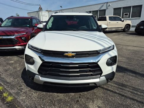 Used 2023 Chevrolet TrailBlazer LT w/ Convenience Package AWD/4WD image 2