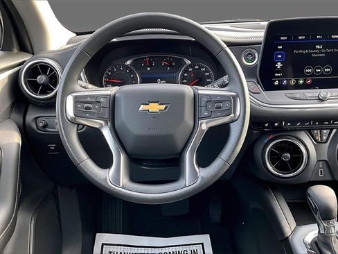 Used 2024 Chevrolet Blazer LT image 2