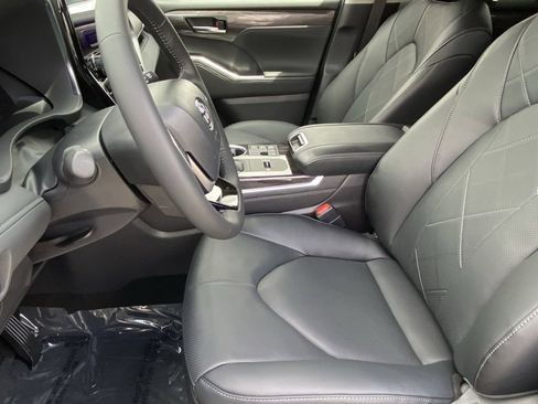 Certified 2026 Toyota Highlander Platinum AWD/4WD image 23
