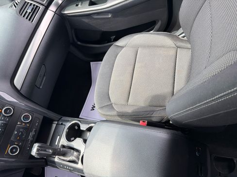 Used 2018 Ford Explorer XLT FWD image 15