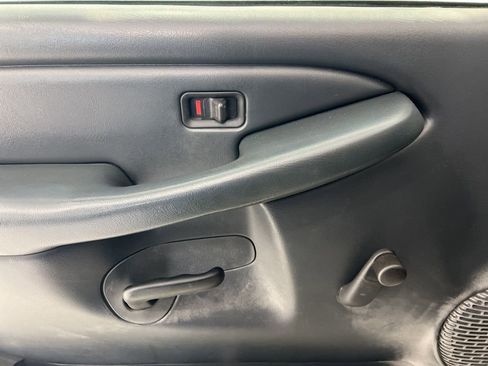 Used 2000 Chevrolet Silverado 2500 W/T w/ Firm Ride Suspension Pkg image 19