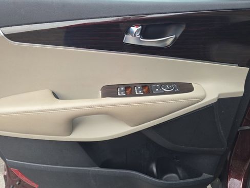 Used 2020 Kia Sorento LX image 13